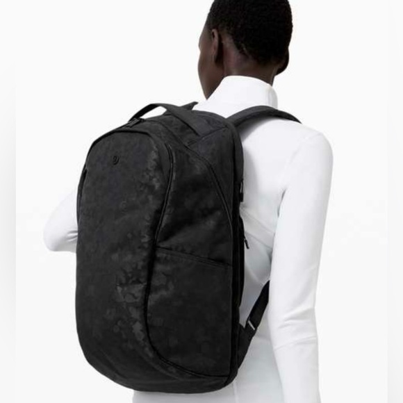 Lululemon Out Of Range Backpack in Camo Vol 20L - Picture 10 of 17